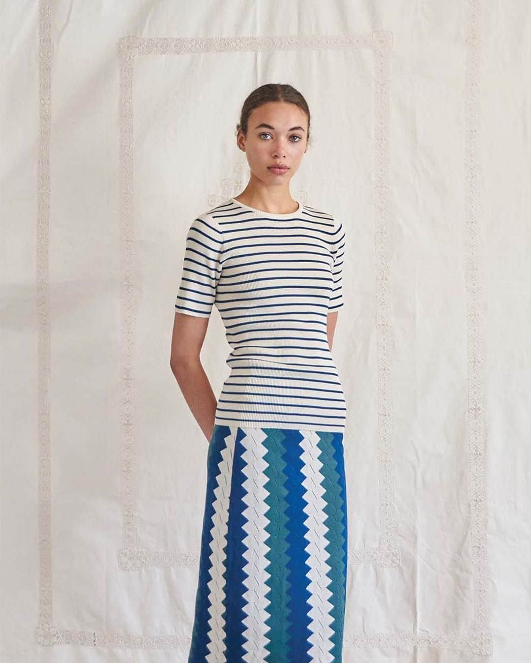デミリーのインスタグラム：「Finding inspiration in architecture—the zigzag jacquard of our Patten Mix Capsule was inspired by Demy's travels in Spain.」