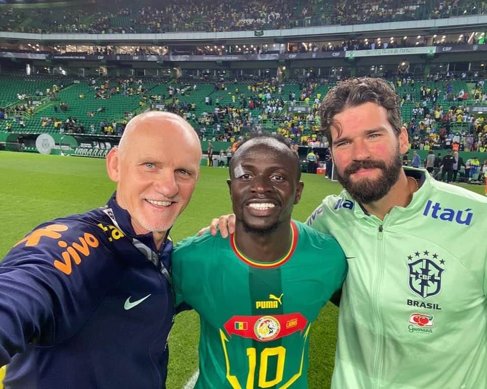 クラウディオ・タファレルのインスタグラム：「Friends 🇧🇷x 🇸🇳」