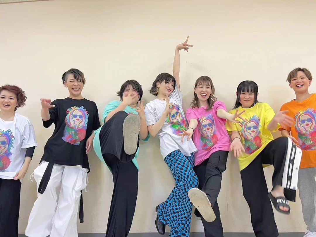 早川真生のインスタグラム：「#dance #舞台⁡ サキは3歳から一緒にバレエを始めて、ヒロミ先生とマミさんは高校の時からお世話になってて、トモミさんはバレエの先輩で舞台あがりの時期に合流して、レナミズの後輩もできて、、、⁡ ⁡余計な気遣いや余計な人間関係のいざこざや、余計な感情を一切持たず作品に没頭できる🔥⁡ ⁡ ⁡より良い作品になる為に率直な意見をいつでも言い合える ⁡私が私のままでいれる ⁡それは皆がそうさせてくれるからでこの環境が本当にありがたい🙏。。⁡ ⁡⁡⁡ ⁡性格も価値観も境遇も好みも皆バラバラなのに作品に対する情熱で繋がってる🤝 ⁡このチームだからいつも本気で熱くなれて楽しいのよ🫂愛⁡ ⁡ #specialthanks⁡ ⁡⁡ ⁡ #発表会 #本番 #2023 #作品 #踊り #hiphop #jazz #クラシック #創作ダンス」