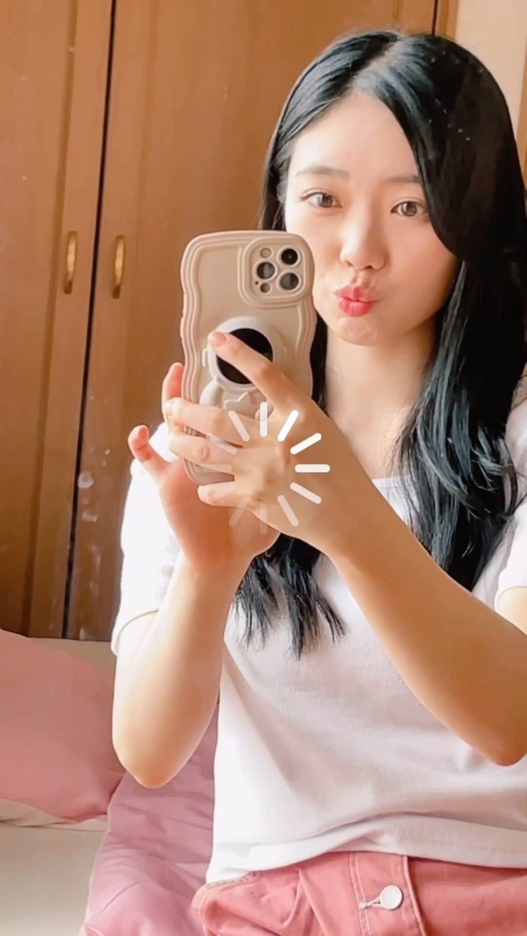 のインスタグラム：「黒髪になって初の撮影の日📸🎞️ #皆さま今日も頑張りましょう」