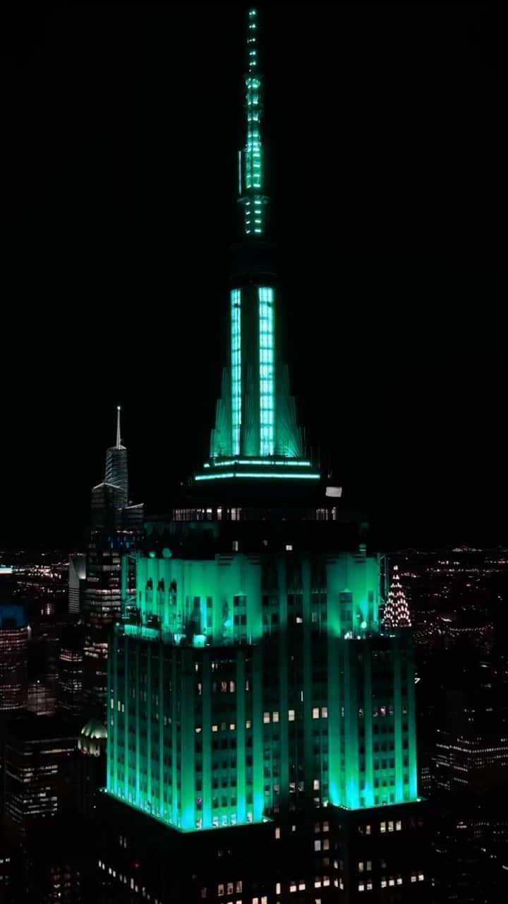 Empire State Buildingのインスタグラム：「Shining in @Tripadvisor Green tonight after being named the NUMBER ONE attraction in the United States for the 2nd year in a row.」