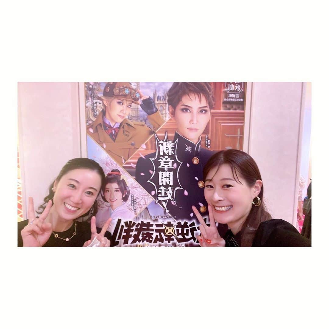 夢月せらさんのインスタグラム写真 - (夢月せらInstagram)「雪組公演 【Lilacの夢路】【Jewel de Paris!】 観劇しました💎✦‧.｡.:*･:.  華やかだった〜🥰💖 お芝居もショーも曲が素敵でついつい観劇後も口ずさんでしまう🎶  ショーのプロローグはアパショナードを思い出しました😆👏 初舞台生はもう各組に配属されたけど、初舞台ロケットはやっぱり特別ですね☺️とっても可愛かった！ それにしても、最近の初舞台ロケットは振りの難易度が高い😳😱👏  久しぶりの宝塚、楽しかった〜😆💖💖💖  劇場で涼華まやさんに会い、写真撮ろー！となったものの、見つけて撮った背景はもえこ(瑠風輝くん)笑」6月21日 7時56分 - seramutsuki