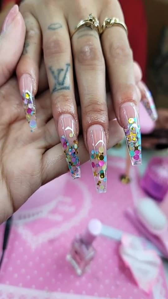 Max Estradaのインスタグラム：「Enailcouture.com new 123go bubble gum gel,  solid glue gel♡ vegan and Hypoallergenic.  Made in America 🇺🇸The moment so many have been waiting for is finally here! Enailcouture.com 123go maximum square is the longest flat boxy square pre made full coverage gel nail in the game. We also dropped xs sculpture square and magical ice hologram stickers☆Enailcouture.com 123go 5XL Coffin nails are the longest full coverage pre made gel nails in the world. They are EVERYTHING, made in America.Enailcouture.com new product drop ♡!~ 123go diy gel and our new charm nail stickers 😍Enailcouture.com made in American ♡!~Enailcouture.com 123go pre made gel nails are the game changer !~ perfect nails every time with no smells or dust!~ long lasting and easy removal , made in America! Enailcouture.com  #ネイル #nailpolish #nailswag #nailaddict #nailfashion #nailartheaven #nails2inspire #nailsofinstagram #instanails #naillife #nailporn #gelnails #gelpolish #stilettonails #nailaddict #nail #💅🏻 #nailtech#nailsonfleek #nailartwow #네일아트 #nails #nailart #notd #makeup #젤네일  #glamnails #nailcolor  #nailsalon #nailsdid #nailsoftheday Enailcouture.com」