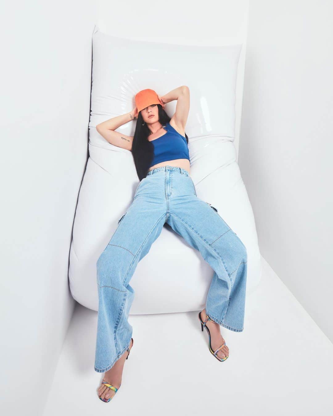 ケイティ・ペリーのインスタグラム：「🌈Lean into #PRIDE with ur fit🌈  Shoes: The Vivvian (25% of net proceeds from the Pride Collection @katyperrycollections in June benefits @hetrickmartin)  Clothing: @aboutyou Ines jeans Heike top Fabienne hat」