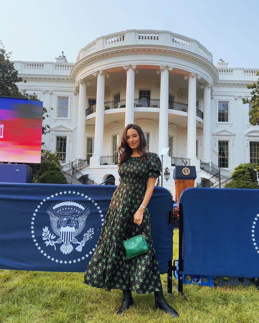 クロエ・ブリッジスさんのインスタグラム写真 - (クロエ・ブリッジスInstagram)「It was an honor to be back at the White House last week with this incredible group of women. We watched a screening of @flaminhotmovie on the South Lawn and it was a magical night celebrating director @evalongoria and stars @jessejohngarcia @annieggonzalez. I’m continuously amazed by this community and the dedication to supporting and uplifting one another. And I’m continuously amazed by Eva‘s talent, hard work, determination, and generosity. Thank you @potus @flotus for having us. And watch @flaminhotmovie on @hulu or @disneyplus if you haven’t already!!」6月21日 8時17分 - chloebridges