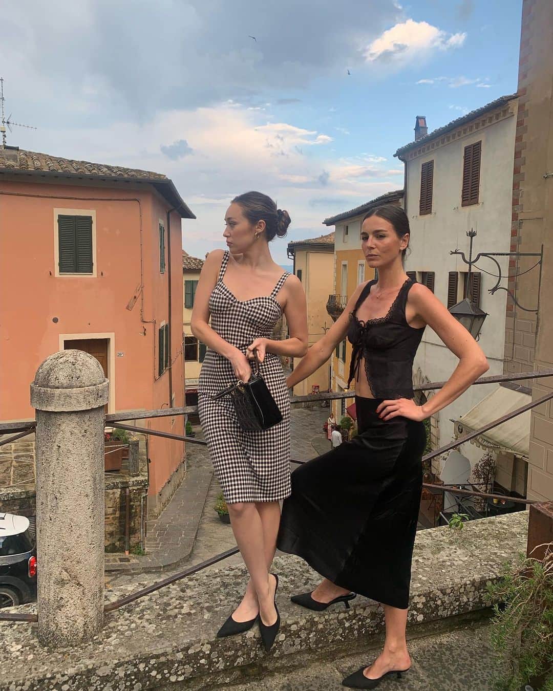 アリシア・デブナム・キャリーのインスタグラム：「belated pt. 2 🇮🇹」