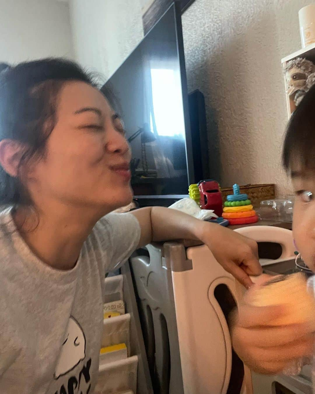 アーデン・チョーさんのインスタグラム写真 - (アーデン・チョーInstagram)「Love Mina so much @mijkatori @nanchatti super parents! So much love from this cutie, she picks flowers every morning with daddy to give to momma.. auntie got some of that love too. How precious is that?? I’ll miss tea time, naps, reading & even crying cuddles!」6月21日 8時57分 - arden_cho