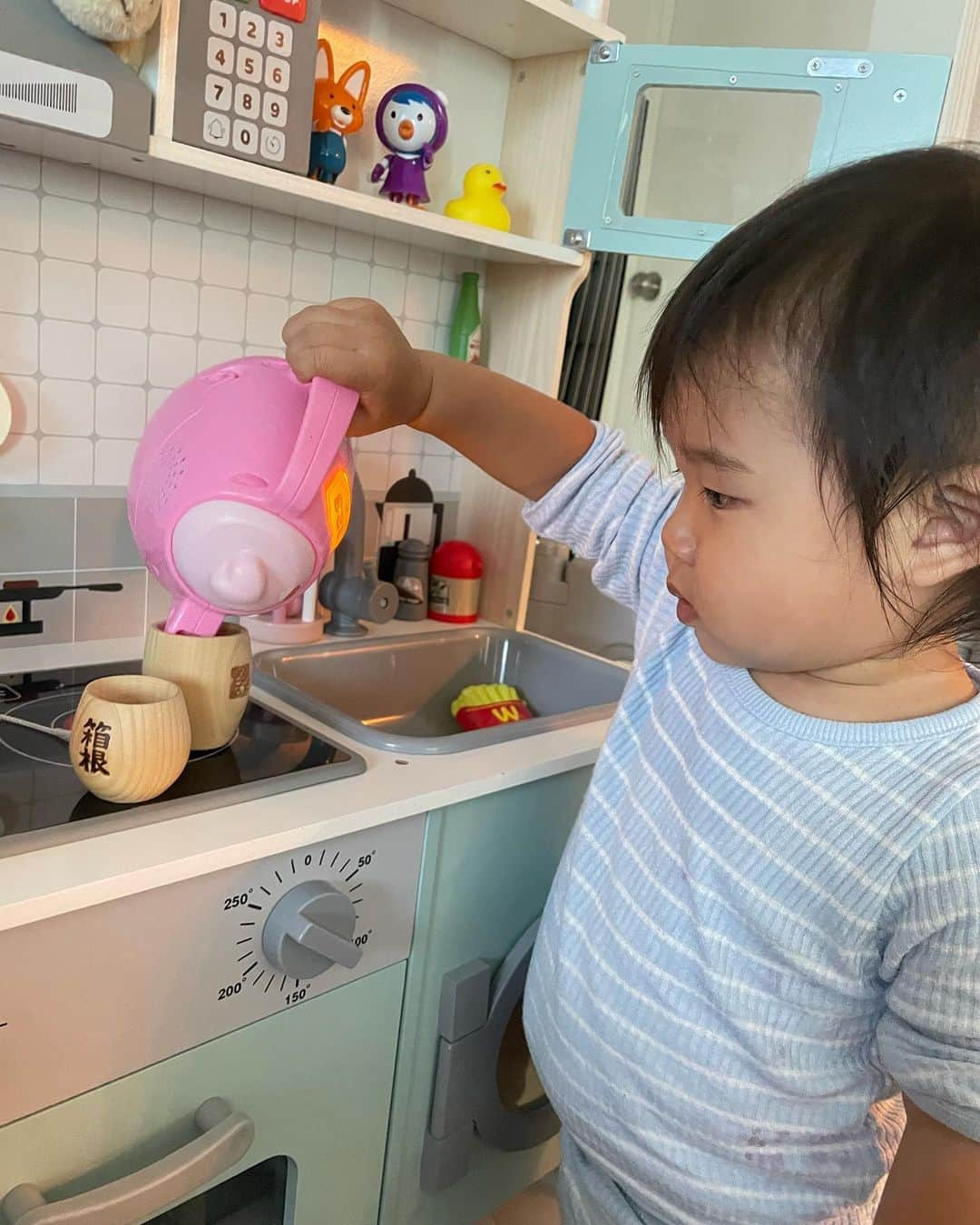 アーデン・チョーさんのインスタグラム写真 - (アーデン・チョーInstagram)「Love Mina so much @mijkatori @nanchatti super parents! So much love from this cutie, she picks flowers every morning with daddy to give to momma.. auntie got some of that love too. How precious is that?? I’ll miss tea time, naps, reading & even crying cuddles!」6月21日 8時57分 - arden_cho