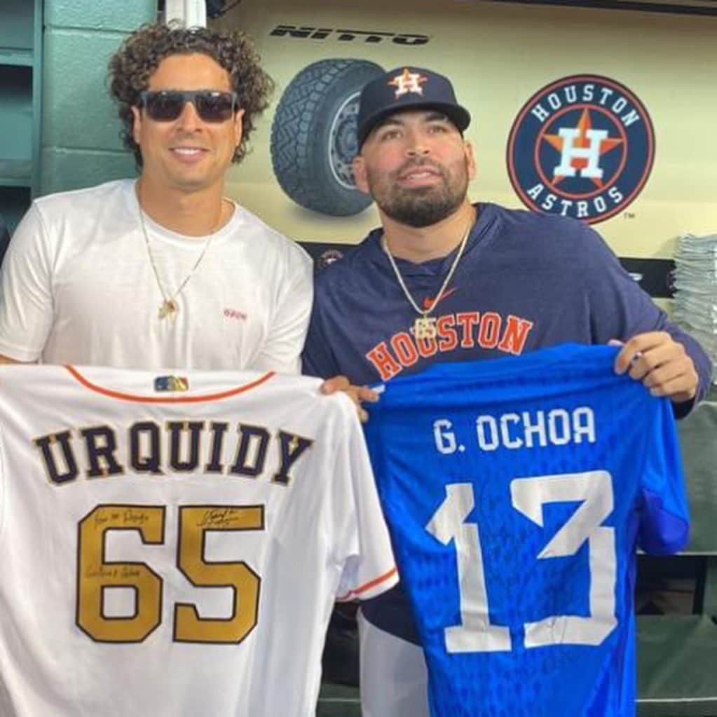 ギジェルモ・オチョアのインスタグラム：「Muy contento de poder visitar a un mexicano exitoso! … Gracias por la invitación amigo @joselurquidy 🫡🔥🇲🇽  #MexicanPower #NoMemoNoParty   @astros @mlb」