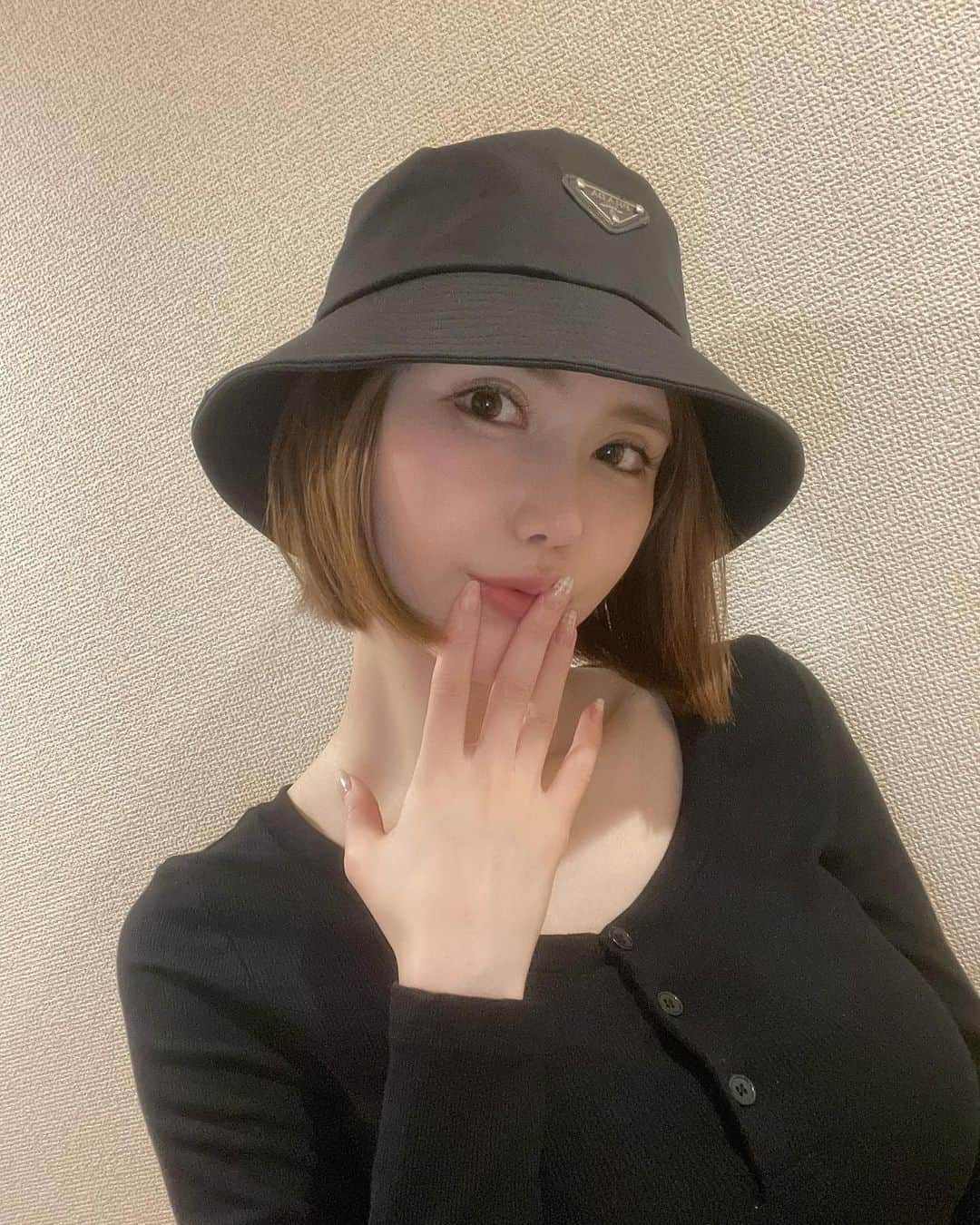 南キカのインスタグラム：「𝐻𝑜𝑤 𝑎𝑟𝑒 𝑦𝑜𝑢 𝑡𝑜𝑑𝑎𝑦?🩶」