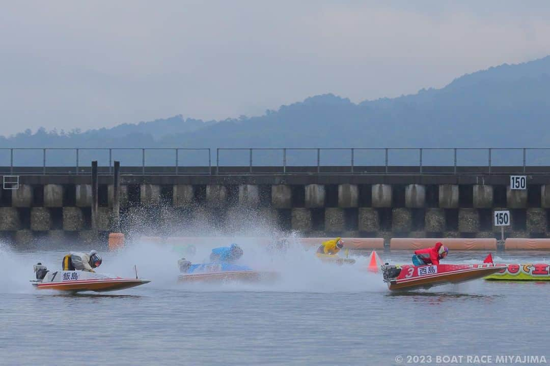 ボートレース宮島さんのインスタグラム写真 - (ボートレース宮島Instagram)「. ✨GⅢマスターズリーグ第3戦 ✨ 🚤創刊75周年記念デイリースポーツ杯🚤 . 🚤見事優勝に輝いたのは、 ③号艇  地元 #広島支部 の #西島義則 選手👑✨ . 西島選手は10戦4勝の好成績で、優勝戦は強烈な前付けで90m起こしも、1コースから渾身の 逃げ を決め、2023年1月・江戸川 以来 5か月ぶり 今年2回目、SG 7回・GⅠ16回を含む 通算98回目(宮島は8年ぶり23回目)の優勝を飾りました🏆✨  . 西島選手、優勝本当におめでとうございます🎉✨ . . ファンの皆さま、一節間ありがとうございました🍀 次節もボートレース宮島をよろしくお願いいたします✨ . 🐵次節は6月24日から 🚤BTS安芸高田開設4周年記念サンフレッチェ広島カップ🚤 . . #ボートレース宮島 #パルボート宮島 #モンタ #ボートレース #boatrace #ボートレーサー #G3 #マスターズリーグ #デイリースポーツ杯 #逃げ #優勝戦 #優勝 #優勝おめでとう #好成績」6月21日 18時17分 - boatrace_miyajima