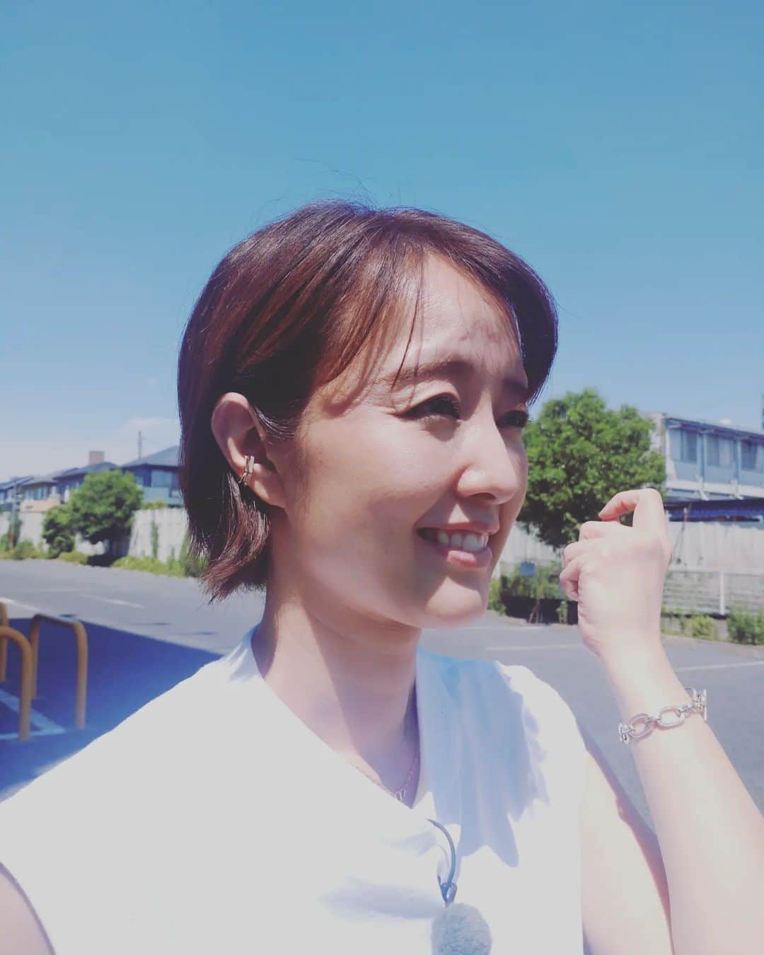 中村仁美さんのインスタグラム写真 - (中村仁美Instagram)「夏はすぐそこ 太陽が眩しい季節到来！ いよいよ ノースリーブで出動です ...