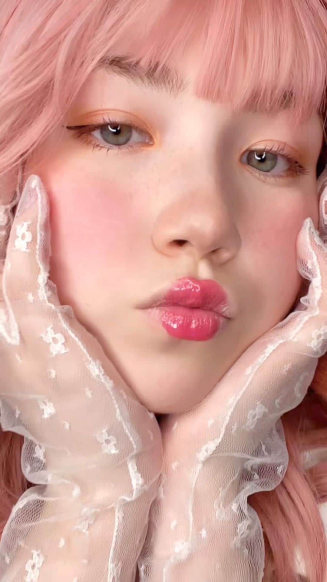 OJasのインスタグラム：「🍑🩷👑 #princess #peach #mario #princesspeach #lips #tutorial #lipstutorial #princesspeachlips #ピーチ姫 #マリオ #リップメイク」