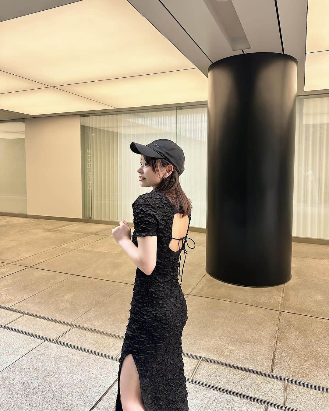Yuuki mimuraさんのインスタグラム写真 - (Yuuki mimuraInstagram)「🖤.°⑅🐈‍⬛ ‎ ༘*🏹  . 無意識に自分の骨格に合った 服を選んでいるっぽい…👗 .  . #honeymihoney  #chanel #bag #black #dress   .」6月21日 18時27分 - u0829u