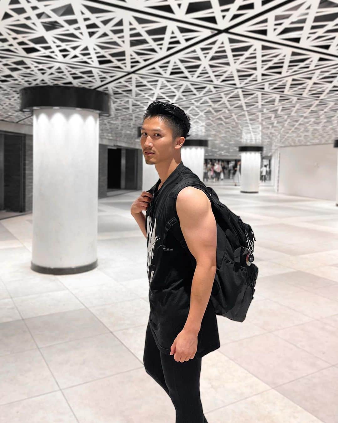 島村麗乃のインスタグラム：「⁡ ⁡ ⁡ ⁡ 退院しまして、、、 ⁡ これからはさらに チャンスを掴みに行きます ⁡ 四葉のクローバーが見つけられる確率は 10000分の1 ⁡ 事故で死亡する確率は 10000分の1 ⁡ 事故は気をつければ 多少は確率を下げられるだろうし ⁡ 四葉のクローバーは 探せば見つかる可能性は上がるよね ⁡ 人生も同じく自分の行動次第で 手にしたいものを手にする確率は 上げられるんじゃないかな ⁡ 扁桃腺も摘出したことだし 風邪でチャンスを逃す確率が減ったよ☺︎ ⁡ ⁡ ⁡ ⁡ #筋トレ #パーソナルトレーナー #ダイエット #ボディメイク #トータルボディメイカー #リカバリートレーナー #スリープコーチ #扁桃腺摘出術 #扁桃炎 #扁桃腺 #哲学 ⁡ ⁡」