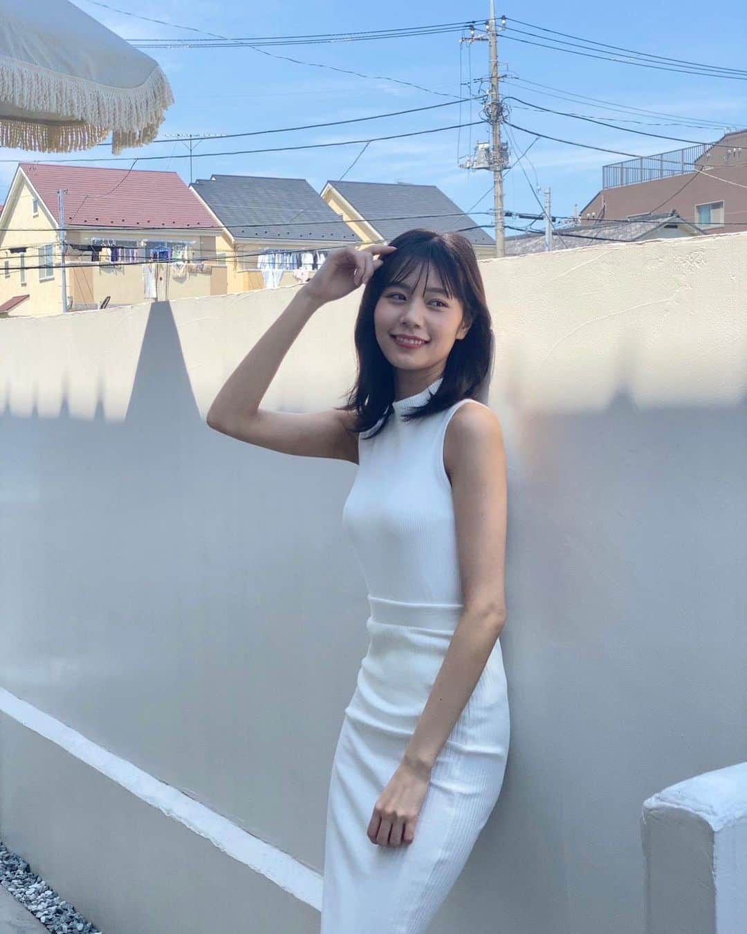 杉浦みずきのインスタグラム：「. オフショット①💓  マネージャーさんが撮影中撮って下さってました☺️  ヤングジャンプ、今日までです✨⛱️  #ヤングジャンプ #ヤンジャン」