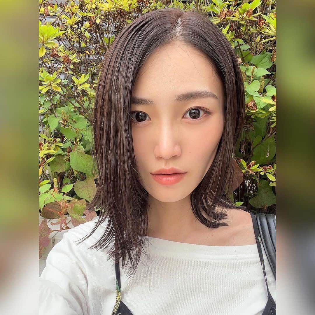 土井玲奈のインスタグラム：「ひっさしぶりにヘアメンテ 最近このくらいの長さがすき  そして今日は13年ぶりにヘアカラー！ 色落ちして髪色の変化を楽しめるカラーリングにしてもらった。 写真だと髪色上手く撮れないw 色の変化楽しみだ♥︎  今週か来週あたりまたお知らせありまーす📢  #ヘアメンテナンス  #ヘアカラー」