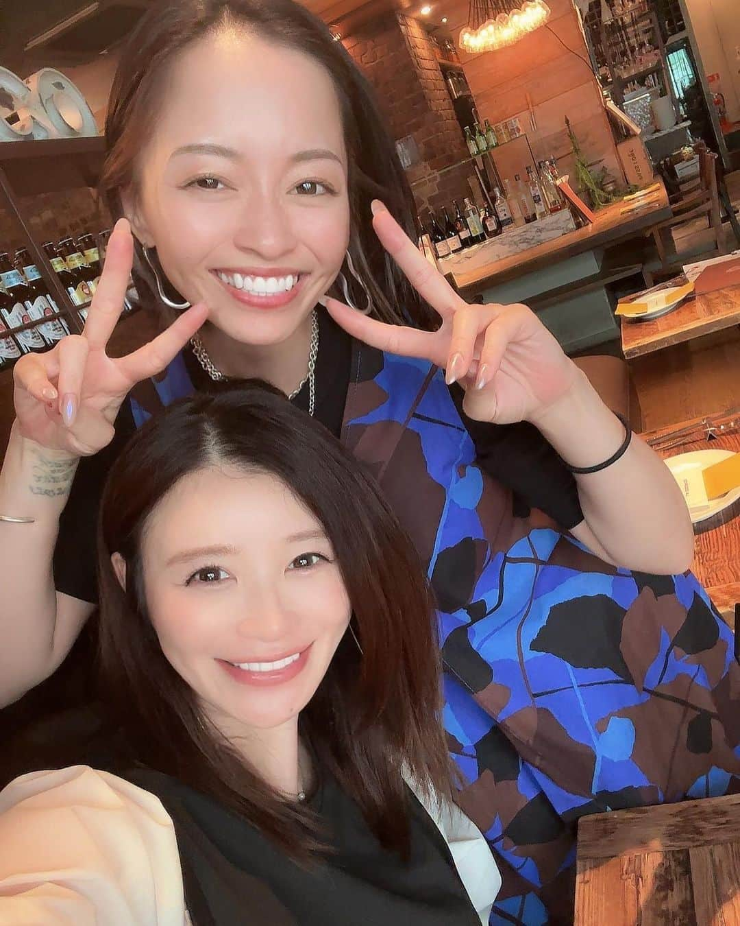 手島優さんのインスタグラム写真 - (手島優Instagram)「・　  純ぽとランチ🍽️💕  会って５秒くらいで笑泣きしちゃったよ😂笑　  ほんと変わらない純ぽ❤️ 一緒にいると心の底から元気もらえる人✨ 大好き過ぎる🥰ほんと出会った頃からずっと…🫶✨ 　  幸せな時間をありがとう🌈✨  妊娠お祝いまでしてもらっちゃった😢ありがとぉ〜💓  あっという間の時間だった！ 全然話し足りなかったからもうすでにまた会う約束した😆❤️ 　  #小森純　#たのしかった #幸せ　#大好き　#変わらない　#爆笑　#笑顔　#ありがとう」6月21日 18時44分 - tejimayuu0827