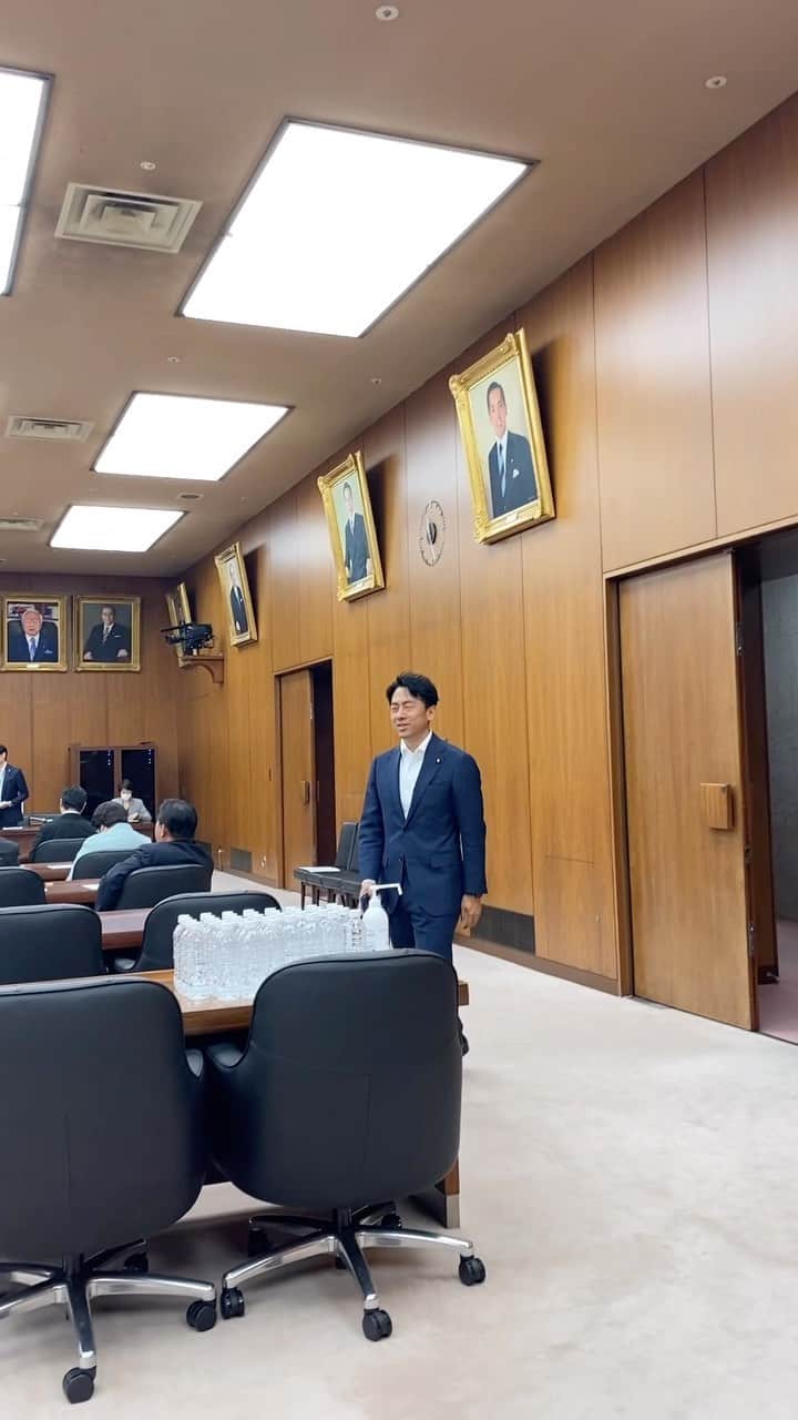 のインスタグラム：「第211回国会閉会日　その2  どうぞその1のコメントをご覧ください。  #衆議院 #国会閉会  #閉会手続き  #お疲れ様でした  #感謝 #ありがとうございました  #小泉進次郎」