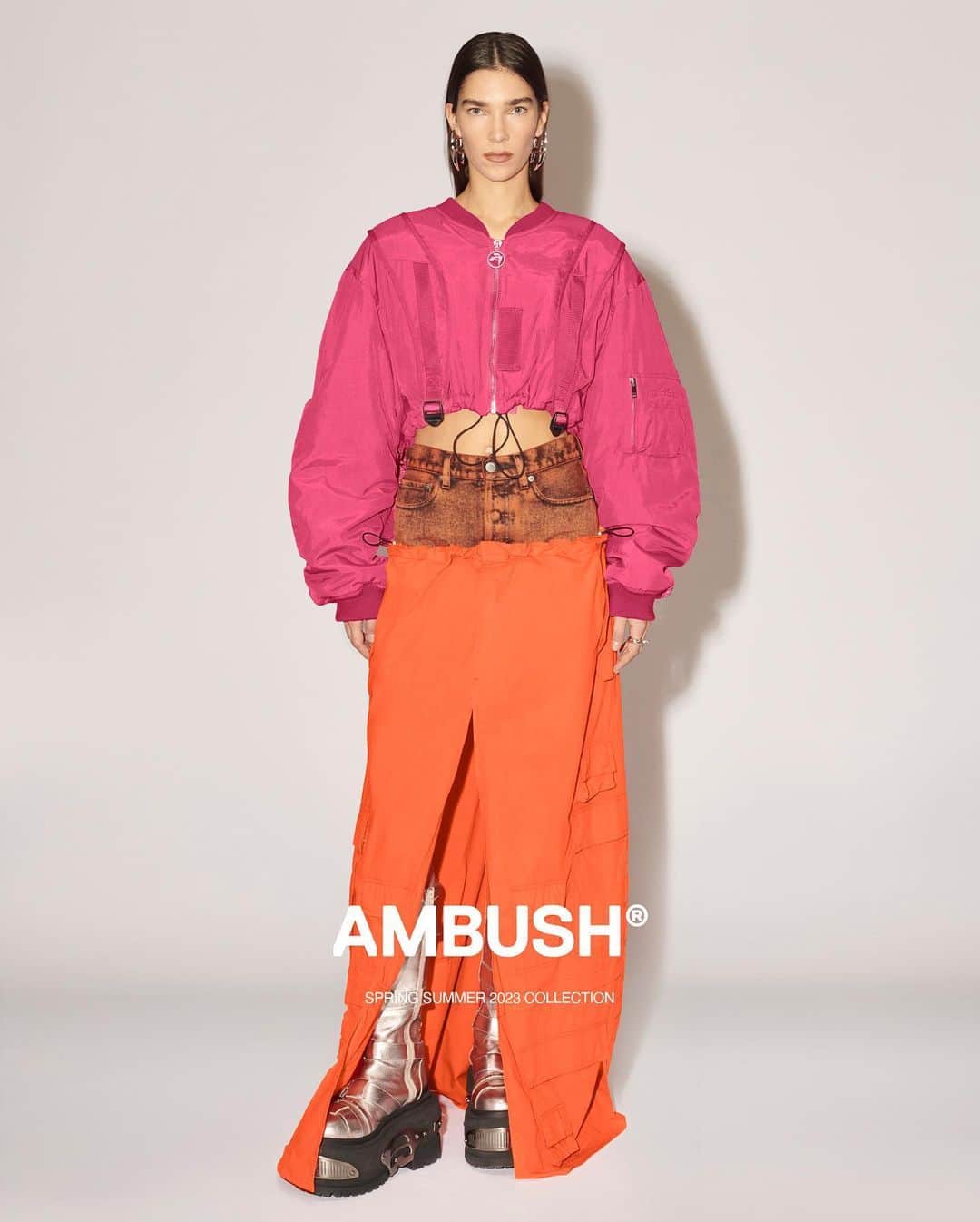 AMBUSHさんのインスタグラム写真 - (AMBUSHInstagram)「#AMBUSH SS23 collection merges playfulness with utility. A bomber jacket with built-in backpack to take you anywhere. 🎒」6月21日 18時52分 - ambush_official