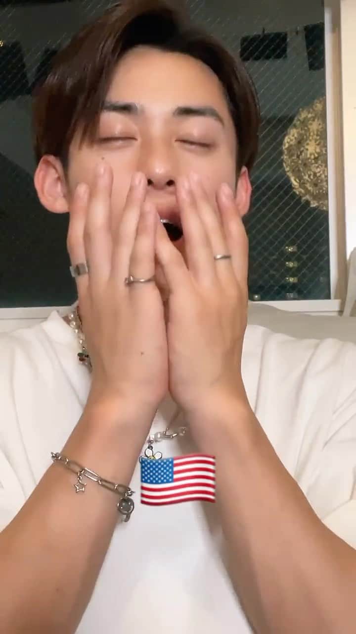 のインスタグラム：「Is there such a cute sneeze?🤧  มีจามน่ารักขนาดนั้นเลยเหรอ?🤧  May ganyan bang cute na bumahing?🤧  Apakah ada bersin yang lucu?🤧  🤧هل سبق لك أن عطست بلطف؟  #reels #fyp #tiktok #choco #love #fashion #boy  #men #reelsjapan #reelsinstagram #reelsindia #reelsindonesia #reelsphilippines #tiktokjapan  #tiktokindonesia #tiktokindia」
