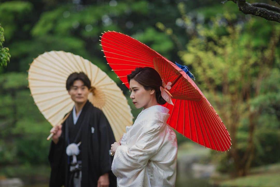 のインスタグラム：「「結婚式や披露宴は私たちらしくないから、私たちらしいスタイルでウェディングをしたい」  おふたりのウェディングイメージ おふたりが大切にしたいことを聞いて聞いて フォトウェディングをつくります  フォトも花嫁スタイルも結婚式も プランナー側の押し付けにならないように ふたりの言葉を聞くヒアリングを大切にしています  #結婚式 #花嫁 #白無垢 #フォトウェディング #家族写真」