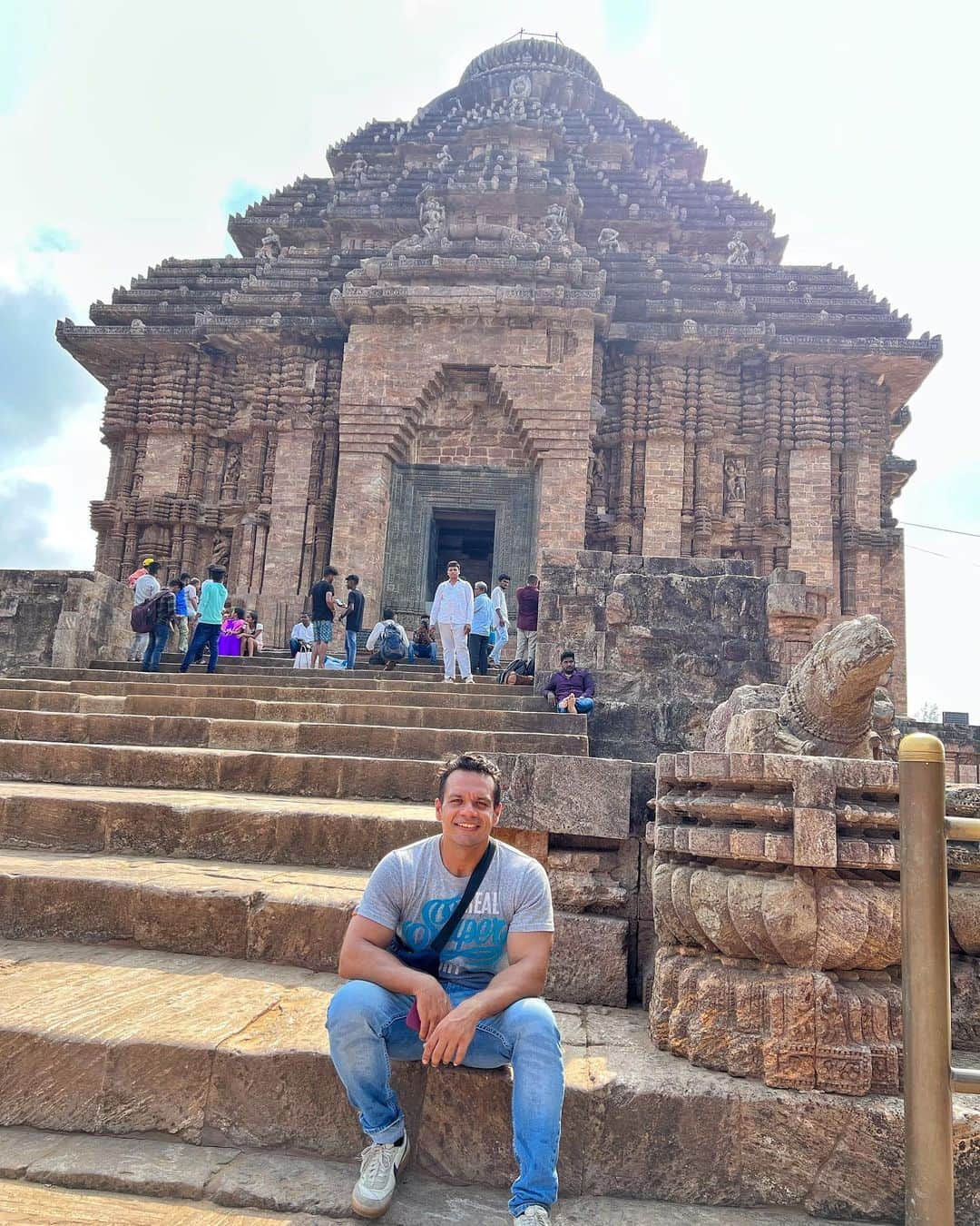 Gaurav Tanejaのインスタグラム：「Konark Sun Temple.. A science marvel… Vlog soon.. #Odhisa #konarksuntemple #FlyingBeast」
