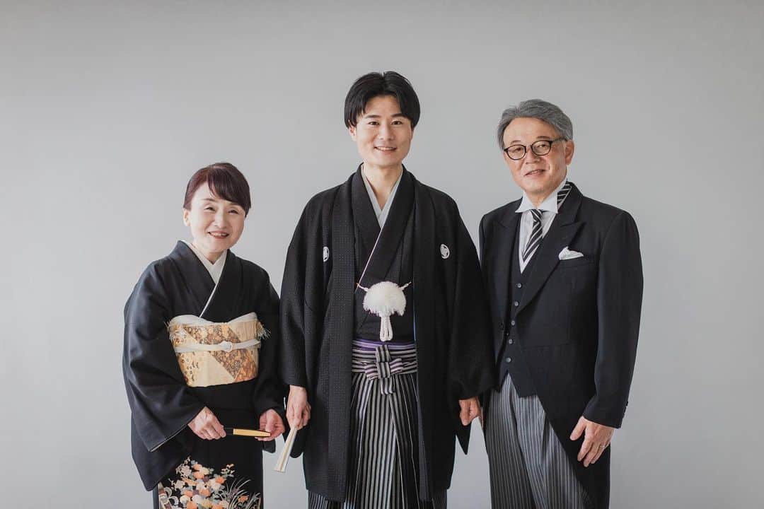 のインスタグラム：「「両親は写真を見返しては この日のことを思い出して 良いウェディングだったねって言うんです」  ウェディングの写真は 家族にとって永遠の思い出になります  ご家族にとって大切な日を担当させて 頂けることに毎回感謝です」
