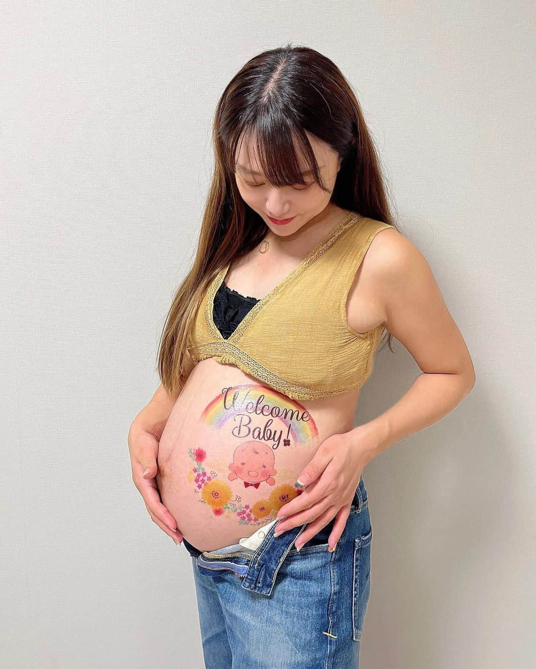 とくさきさんのインスタグラム写真 - (とくさきInstagram)「Matanity Photo📸👶💕 . まんまるなお腹ともそろそろお別れなので、記念に撮りました🥰 . もういつ出てきてくれてもいい状態なんだけど、いつ出てきてくれるのだろうか🤔 のんびり待ちたいと思います！🫶 .  #ゴルフ#ゴルフ女子#golf#golfgirl#sports#スポーツ#スポーツ女子#골프#골프여자#尔夫球#高尔夫#マタニティ#マタニティフォト#matanityphoto#プレママ#臨月#臨月妊婦」6月21日 19時25分 - tokusaki_golf