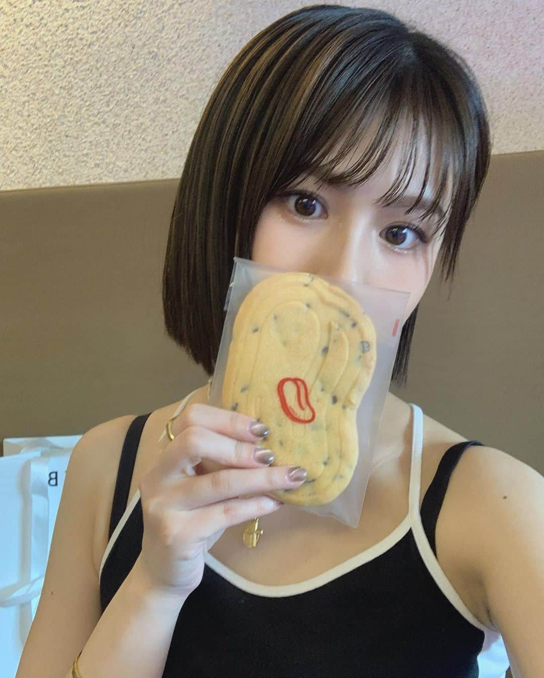 櫻井紗季のインスタグラム：「食🇰🇷🍴 スイカジュース （美味しすぎて感動） カンジャンケジャン （美味しすぎて感動） ユッケと焼肉🤤 （美味しすぎて感動） コンビニで買えるイチゴスムージーもとても美味しい🍓 #sakitabi☀︎」