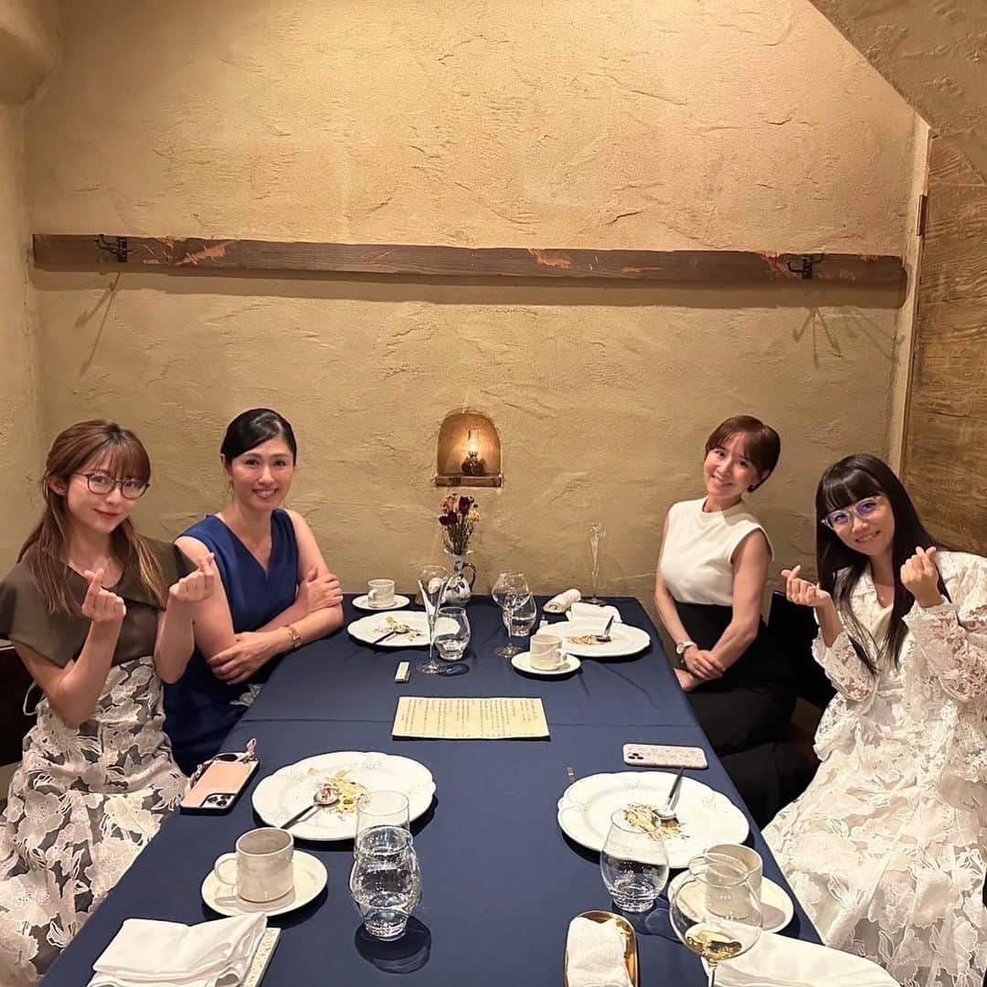 山川恵里佳のインスタグラム：「会いたいひと大集合♡  ちよみさん  おりりん  あーちゃん   レストラン最高でした🍽️  美しくて可愛くておいしい会またやりましょ❤︎」