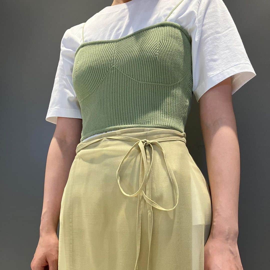 BEAMS JAPANさんのインスタグラム写真 - (BEAMS JAPANInstagram)「. 【WOMENS STAFF STYLING】 パンツにスカートをレイヤードし、グリーンを基調とした爽やかなスタイリングに仕上げました。＜AURALEE＞のシアースカートは、繊細ながらシワに強い素材もポイントです。 Staff 164cm  ＜AURALEE＞ WOOL RECYCLE POLYESTER LENO SHEER SKIRT ¥33,000-(inc.tax) Item No. 13-27-0033  < Graphpaper > Viscose Cupro Side Stripe Pants ¥38,500-(inc.tax) Item No.61-23-0333  BEAMS JAPAN 3F ☎︎03-5368-7317 @beams_japan #auralee #graphpaper #beams #beamsboy #raybeams #beamsjapan #beamsjapan3rd #beamsjapanwomens #beamsstaffstyling Instagram for Womens staff stylings Blog for Recommended」6月21日 19時43分 - beams_japan