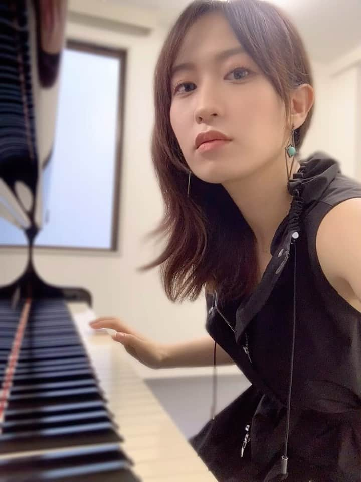 原田ありさのインスタグラム：「ティファのテーマ🐬🥊  #finalfantasyvii #FFVII #FF7 #pianocover #植松伸夫 #nobuouematsu #tifa #tifalockhart」