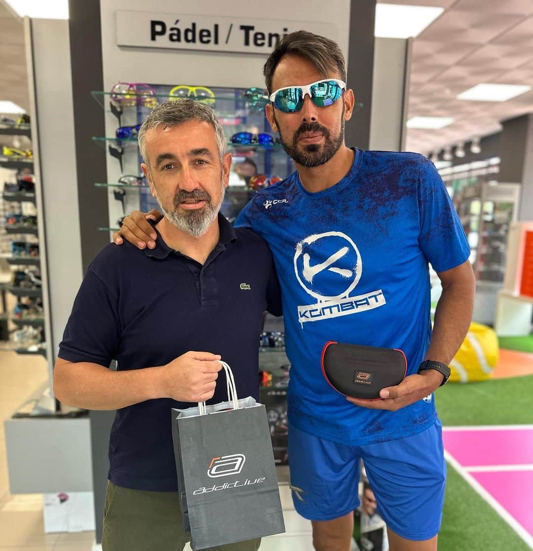 のインスタグラム：「Feliz de colaborar con mis amigos de @addictive_technical_eyewear !! Proteger nuestros ojos es muy importante!!! Muchas gracias a @david.calderon72 por la confianza!!」