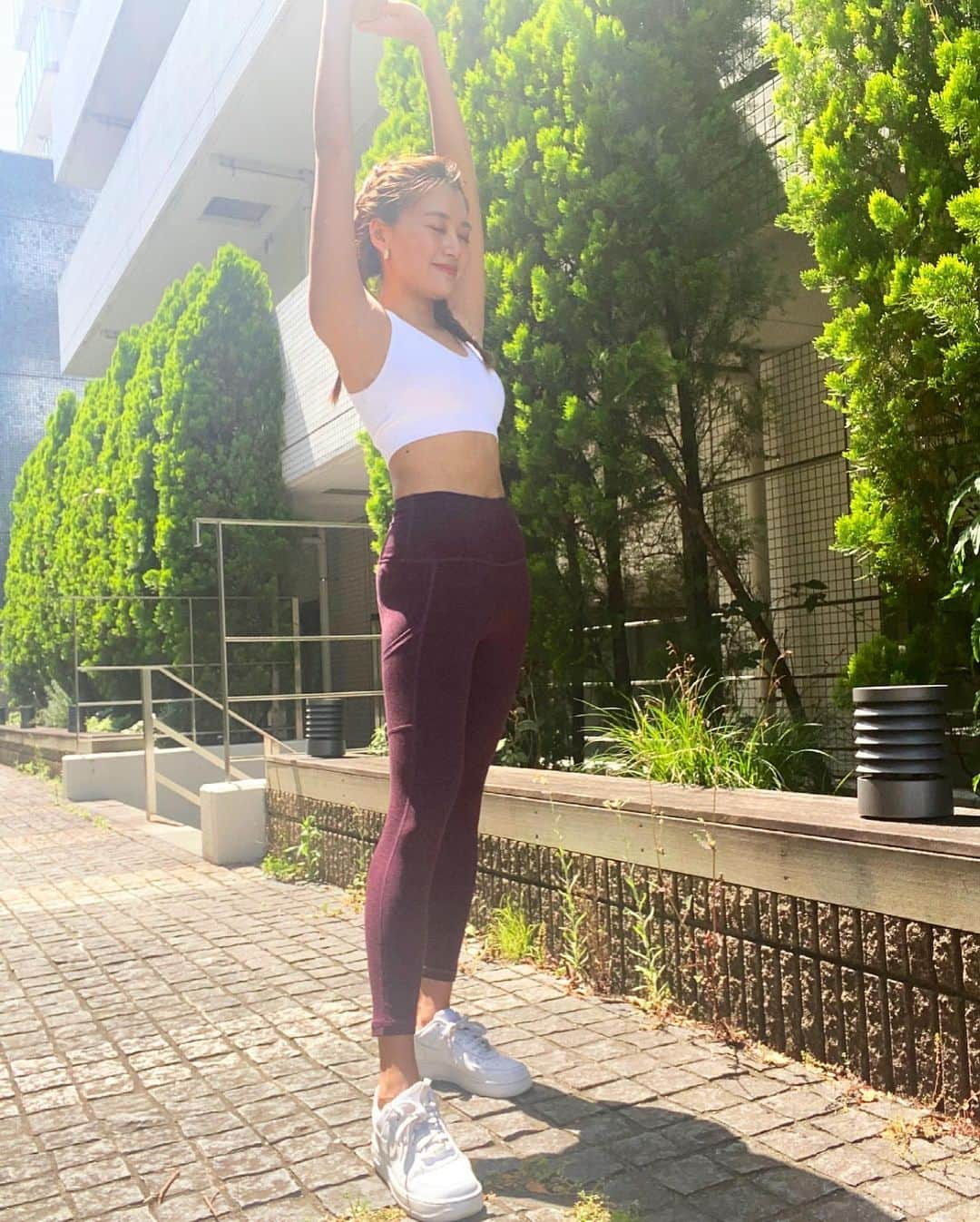 安斉奈緒美のインスタグラム：「International Day of Yoga!!!! #国際ヨガの日 🌏🧘🏾‍♀️🧘🏼‍♂️🧘🏾🧘🏻🧘🏽‍♀️🧘🏽‍♂️  心と身体のhappy、そして柔軟性のある社会になりますように✌️😌  #ヨガインストラクターの日常 #ヨガウェア #internationaldayofyoga」