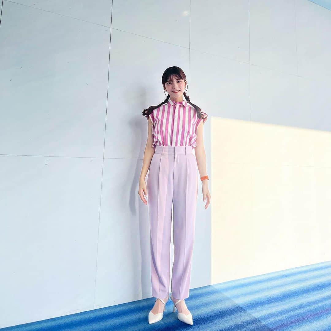 三谷紬さんのインスタグラム写真 - (三谷紬Instagram)「🩷💜 ピンクとむらさき。 昔から好きな色合いです。 衣装の雰囲気に合わせて、 ヘアメイクさんがおさげにしてくれました🤭 ただ三つ編みしただけだと子供っぽいけど このアレンジなら大人でもチャレンジできる！」6月21日 20時00分 - mitani_tsumugi