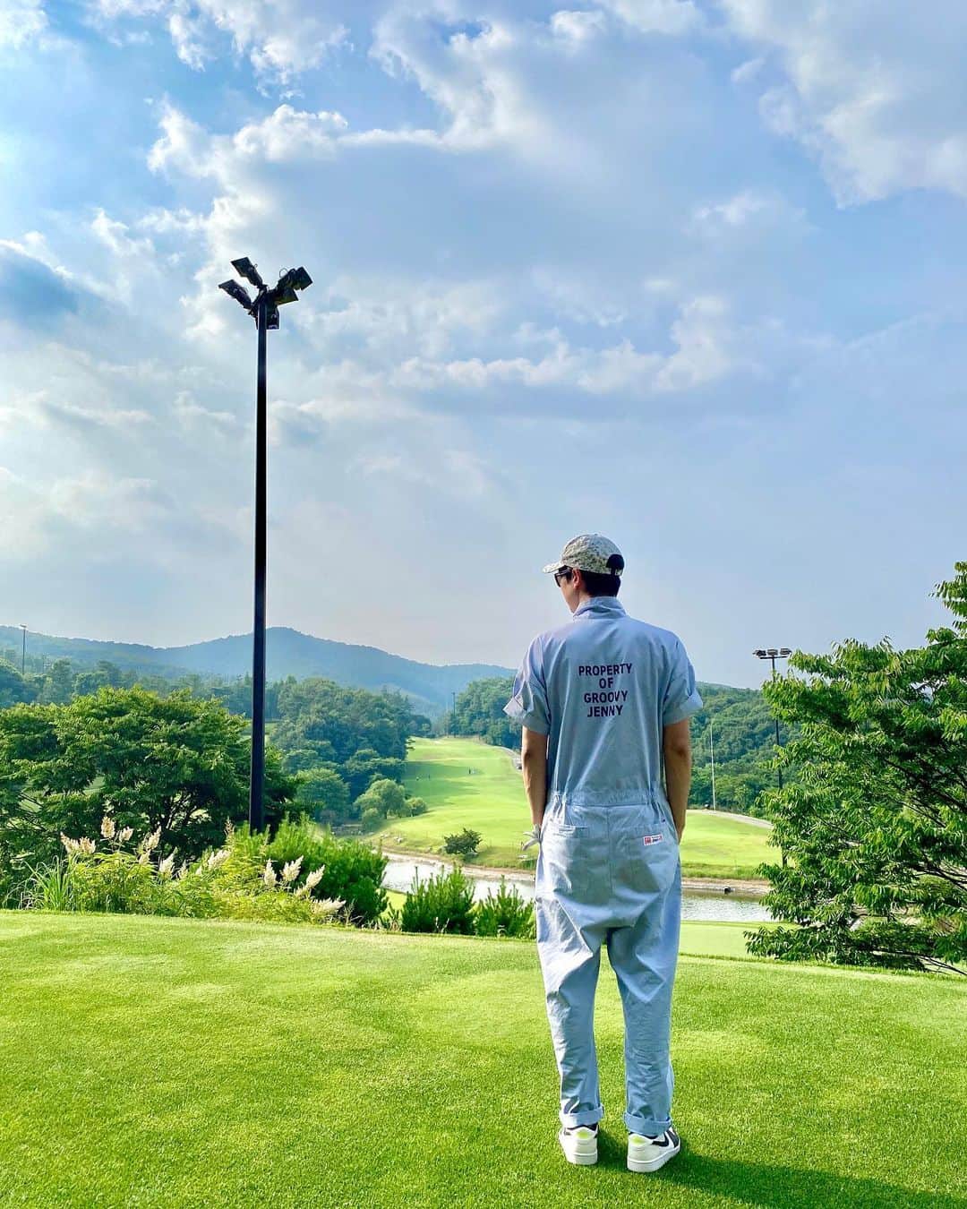 シム・ジホのインスタグラム：「. 오늘은 비가 오고 선선하네~ 이 날은 그렇게 뜨겁더니~」