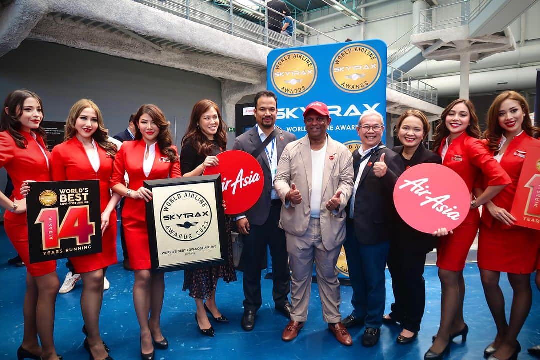 AirAsia (公式) さんのインスタグラム写真 - (AirAsia (公式) Instagram)「🏆14年連続で「WORLD'S BEST LOW-COST AIRLINE」に！🏆  「航空産業におけるアカデミー賞」と呼ばれている、SKYTRAXの「WORLD AIRLINE AWARDS」にて、世界最高のLCCに授与される「WORLD'S BEST LOW-COST AIRLINE」に選ばれました🥇🛫  受賞企業は、世界中の旅行者を対象にした世界最大規模の航空旅客満足度調査に基づいて決定されます。 この度の受賞は、皆さまの温かいご支援のおかげです。  これからもさらなる高みを目指してがんばります！ ✨  #flytheworldchampion  #AirAsiaSkytrax #FlyAirAsia」6月21日 11時02分 - airasia_jpn