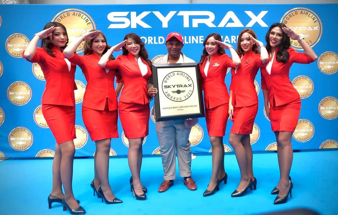 AirAsia (公式) さんのインスタグラム写真 - (AirAsia (公式) Instagram)「🏆14年連続で「WORLD'S BEST LOW-COST AIRLINE」に！🏆  「航空産業におけるアカデミー賞」と呼ばれている、SKYTRAXの「WORLD AIRLINE AWARDS」にて、世界最高のLCCに授与される「WORLD'S BEST LOW-COST AIRLINE」に選ばれました🥇🛫  受賞企業は、世界中の旅行者を対象にした世界最大規模の航空旅客満足度調査に基づいて決定されます。 この度の受賞は、皆さまの温かいご支援のおかげです。  これからもさらなる高みを目指してがんばります！ ✨  #flytheworldchampion  #AirAsiaSkytrax #FlyAirAsia」6月21日 11時02分 - airasia_jpn