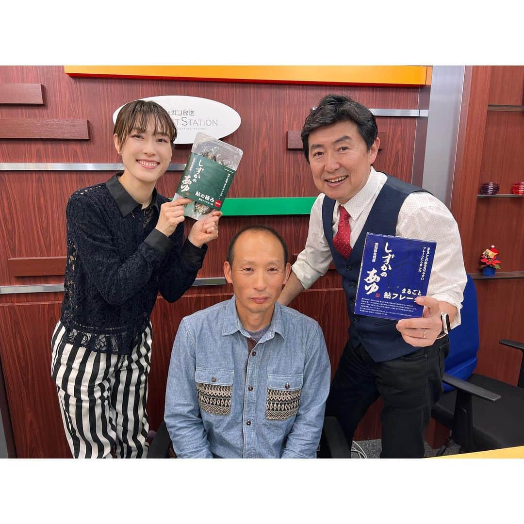 如月蓮さんのインスタグラム写真 - (如月蓮Instagram)「. 『笠井信輔と如月蓮のアグリなカルチャー！ 』 本日公開の Podcastはこちらです！ ⁡ 愛知県豊橋市で、鮎の養殖をやっている「山崎水産」の坂柳淳之さんにお話を伺いました！ ⁡ ⁡ ポイント ・実家が、1965年から鮎の養殖を始めて、今年で58年目！ ・地下水を汲み上げて養殖池に送りこむ！ ・「しずかのあゆ」開けてそのまま骨まで食べられる！ ・「鮎フレーク」鮎の持つ栄養素が丸ごと！保存料や着色料を使っていない！ ・​常温保存でOK！ ⁡ ⁡ 今回のトークテーマ 『行こうと思っててまだ行ってないところ！』 ​　　 ⁡ Podcast…毎週水曜日AM5:00〜最新回配信中 YouTube…YACYBERチャンネル ⁡ いつもお聞きくださりありがとうございます☆こだわりの一品、ぜひお手元に…♡ 今日もごちそうさまでした！ . . . #笠井信輔 と如月蓮のアグリなカルチャー！ #YACYBER #Podcast #如月蓮 #RENスタグラム」6月21日 11時15分 - kisaragi.ren2