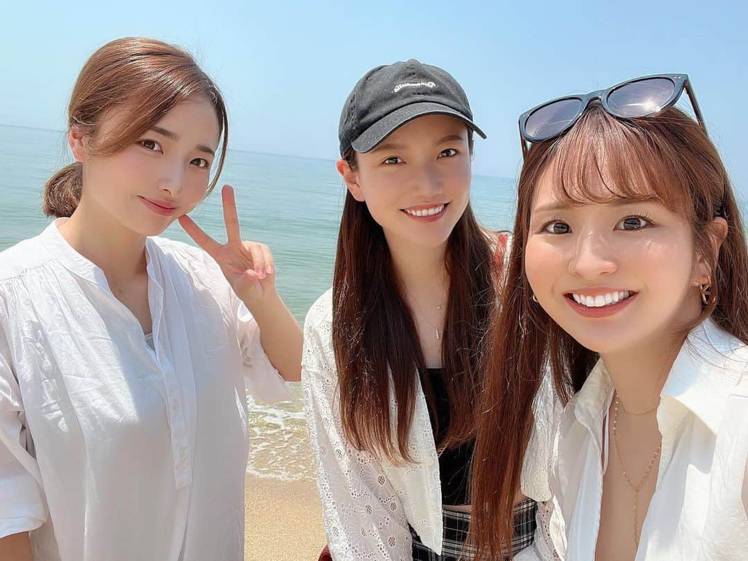 安田七奈さんのインスタグラム写真 - (安田七奈Instagram)「淡路島には 麻友に会いにれんちゃんと 行って来ました☀️  コロナ前ぶりで 時間が全然足りなかった🥹‼︎  インスタライブ期待してた みんなごめんよ☹️  私が事務所に入った(何年前？) 頃はもう2人は売れっ子で 歳は私が一番上だけど先輩で 仲良くしてくれてありがとうって感じだったのに 今や私が古株🤣。。。 いつも相談に乗ってもらったり支えてもらっています😘  #淡路島 #イースマイル #菅野麻友 #森園れん  #安田七奈 #なーちゃ #レースクイーン #rq #ラウンドガール #グラビア #グラビアアイドル #グラドル #followme #japanese #japanesegirl #instagood #instalike #photooftheday #팔로우 #얼스타그램 #粉我 #非常好 ⠀ ⠀」6月21日 11時18分 - nana_yasuda