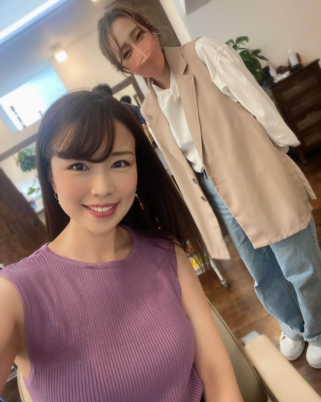 道岡桃子さんのインスタグラム写真 - (道岡桃子Instagram)「うるつや✨  トリートメント💇‍♀️  元々ケラチンで出来ている髪にケラチンを補充していくもので、かなりしっとり系の重厚感のあるトリートメント。  私の髪と相性良いみたいです✨  梅雨は広がりやすいから助かります。  またお願いしたいです💓  電話予約時に『インスタ特典』と伝えるとハリウッドトリートメント13500円→11000円税込（長さ料金込み）になるそうです♪ ☎︎050-5448-3034  #埼玉サロン #浦和ヘアサロン #トリートメントサロン #髪質改善トリートメント #髪質改善ヘアサロン #髪質改善サロン #美髪トリートメント #ヘアリゾートアジア PR asia_hollywoodtreatment #hair #hairstyle #hairstyles #urawa #longhair #long #japan #japanese #japanesegirl」6月21日 11時27分 - momoko_ana