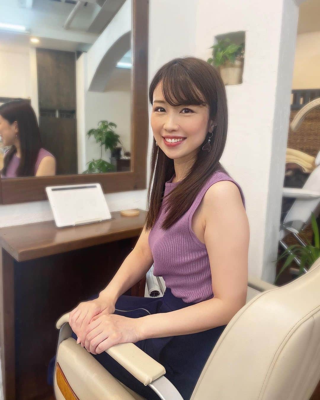 道岡桃子さんのインスタグラム写真 - (道岡桃子Instagram)「うるつや✨  トリートメント💇‍♀️  元々ケラチンで出来ている髪にケラチンを補充していくもので、かなりしっとり系の重厚感のあるトリートメント。  私の髪と相性良いみたいです✨  梅雨は広がりやすいから助かります。  またお願いしたいです💓  電話予約時に『インスタ特典』と伝えるとハリウッドトリートメント13500円→11000円税込（長さ料金込み）になるそうです♪ ☎︎050-5448-3034  #埼玉サロン #浦和ヘアサロン #トリートメントサロン #髪質改善トリートメント #髪質改善ヘアサロン #髪質改善サロン #美髪トリートメント #ヘアリゾートアジア PR asia_hollywoodtreatment #hair #hairstyle #hairstyles #urawa #longhair #long #japan #japanese #japanesegirl」6月21日 11時27分 - momoko_ana