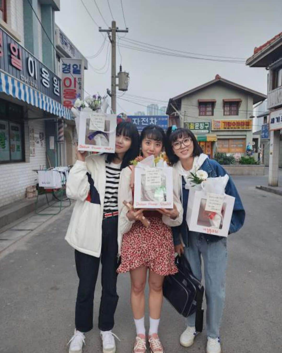 ソヒョン さんのインスタグラム写真 - (ソヒョン Instagram)「어쩌다 마주친 그대 끝 👍  알록달록 귀염발랄 은하 내가 맡은 캐릭터중에 가장 귀엽고 밝은 아이  좋은 작품 즐거운 현장에서 작게나마 필요한 존재가 되는 것에 감사하며 🙏💕  #어쩌다마주친그대 #🙏」6月21日 11時28分 - kkwonsso_94