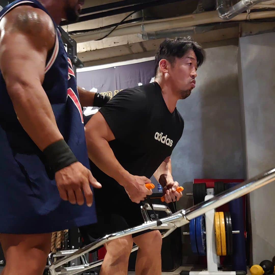 武蔵さんのインスタグラム写真 - (武蔵Instagram)「効く～っ  #武蔵 #training  #bodybuilding  #fitness  #ysa  #筋肉  #筋肉痛  #muscle」6月21日 11時32分 - musashi_k1karate