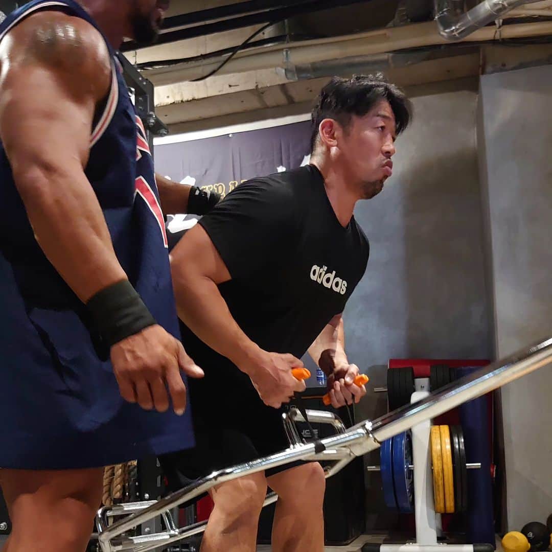 武蔵のインスタグラム：「効く～っ  #武蔵 #training  #bodybuilding  #fitness  #ysa  #筋肉  #筋肉痛  #muscle」