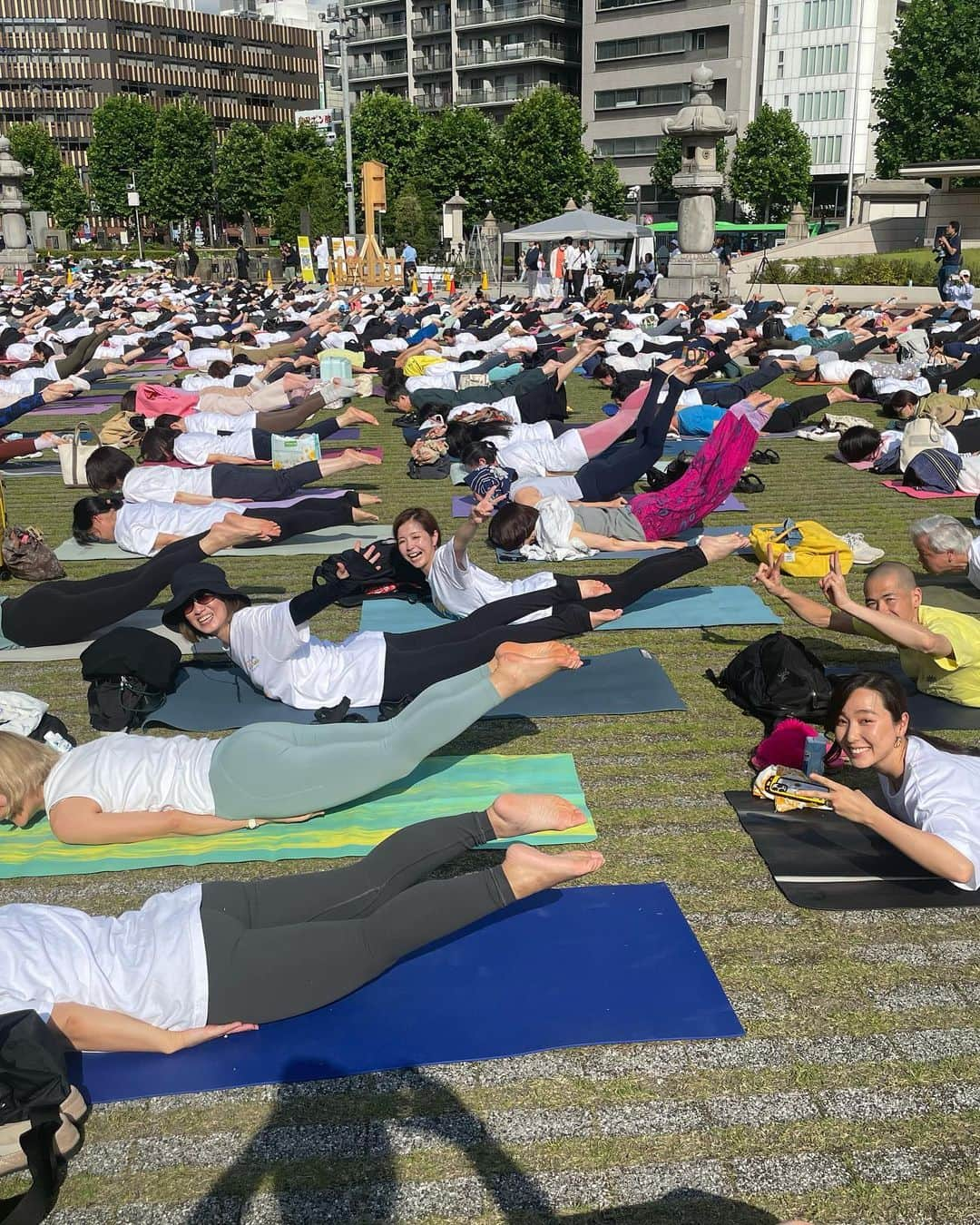 Ken Harakumaさんのインスタグラム写真 - (Ken HarakumaInstagram)「2023 INTERNATIONAL DAY of YOGA 築地本願寺❣️ @tsukijihongwanji_official  @indiainjapan_embassyofindia  @indian_cultural_centre_japan  @yogarenmei  #国際ヨガデー  #ケンハラクマ  #ヨガイベント」6月21日 11時42分 - kenharakuma