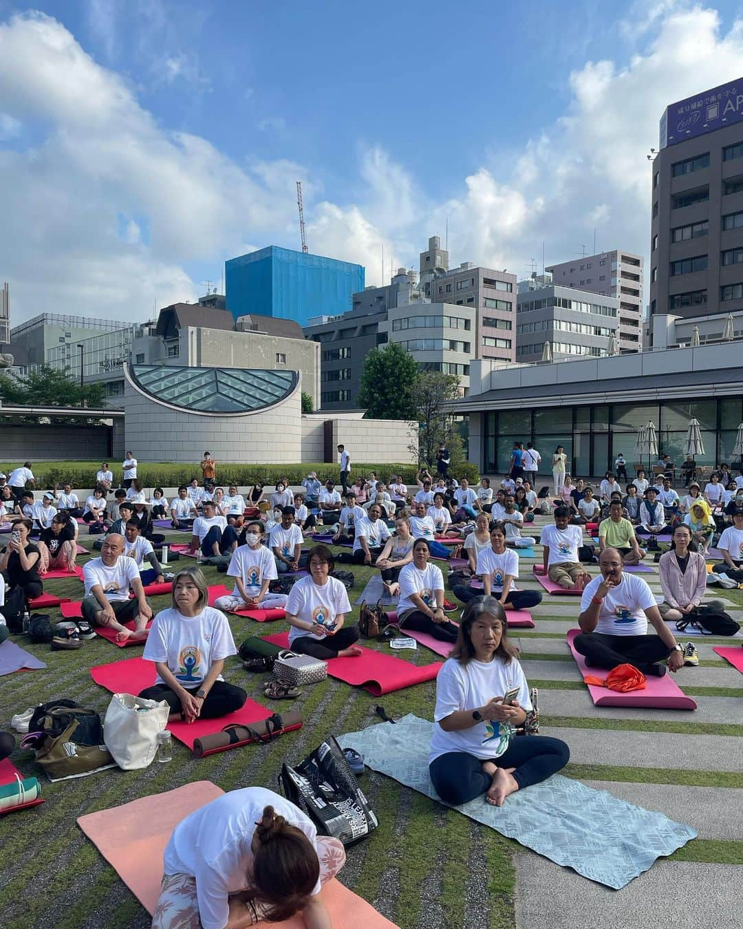 Ken Harakumaさんのインスタグラム写真 - (Ken HarakumaInstagram)「2023 INTERNATIONAL DAY of YOGA 築地本願寺❣️ @tsukijihongwanji_official  @indiainjapan_embassyofindia  @indian_cultural_centre_japan  @yogarenmei  #国際ヨガデー  #ケンハラクマ  #ヨガイベント」6月21日 11時42分 - kenharakuma