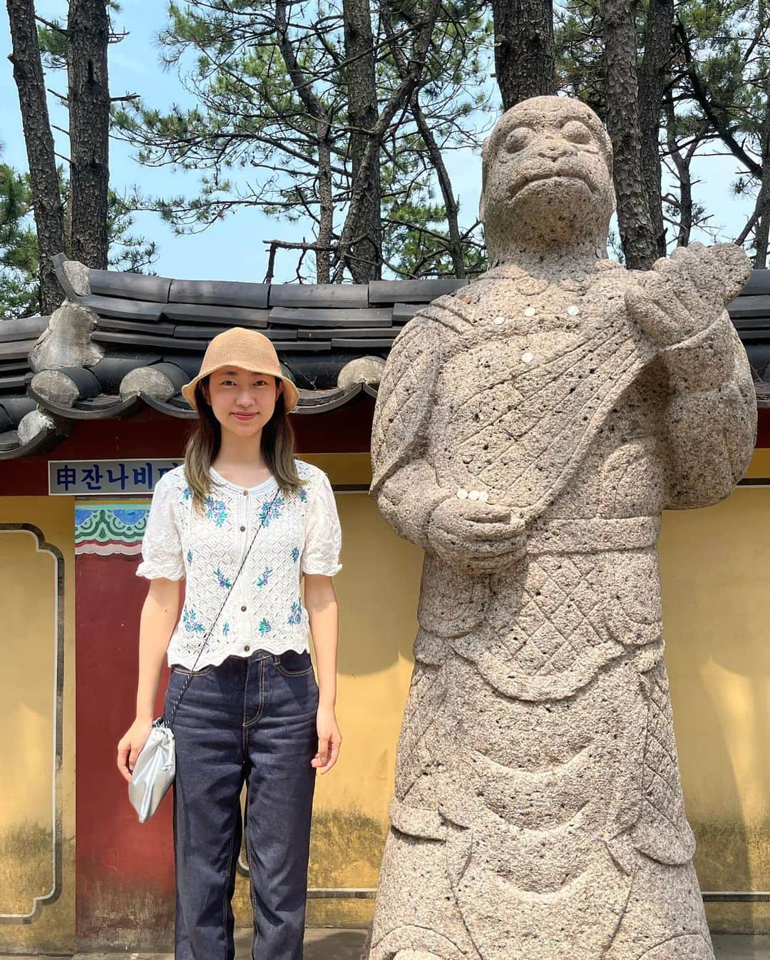 三浦由衣さんのインスタグラム写真 - (三浦由衣Instagram)「夏至。 げしげし。  🐢🐢🐢  📍海東龍宮寺 📍해동용궁사  「소원이 이루어지는 절　(願い事が叶う寺)」  釜山の大パワースポット(私調べ) 実は初めてだったのだけれど、エネルギー充電しまくりでした。 地球とも宇宙ともしっかり繋がれそうな場所🌏🛸  暑さ対策と、階段対策(スニーカーなど)は必須です🫠☀️  #海東龍宮寺 #해동용궁사」6月21日 12時06分 - miura_yui_