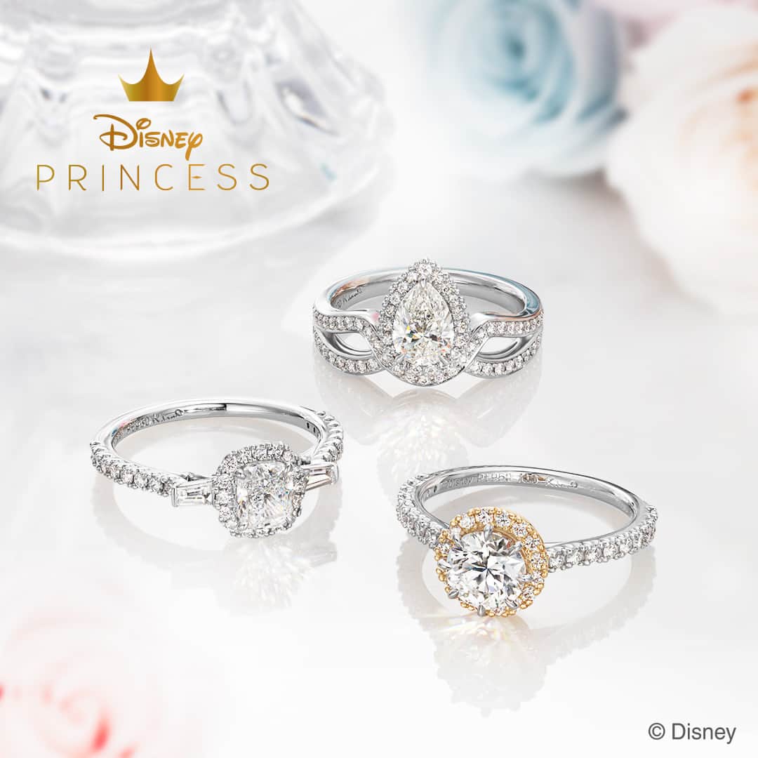 ケイウノさんのインスタグラム写真 - (ケイウノInstagram)「【Disney】ディズニープリンセス「ベル」「シンデレラ」「ラプンツェル」をモチーフにしたプレミアムな婚約指輪が登場！  「Disney100」を祝した特別なコレクションです。 中央にはそれぞれカットの異なるダイヤモンドをセッティング。0.7ct以上の大粒のダイヤモンドをより大きく輝かせるように、周りにはメレダイヤモンドを贅沢に散りばめました。 7/7（金）より販売開始です。  『Brilliant Romance』 "誰もが夢みる愛の物語。 時代を超えて輝くダイヤモンドに永遠の愛を誓って…。"  ▼ 公式ホームページへは プロフィール欄URLから　＞ @k.uno_official  #kuno #kunobridal #ケイウノ #ケイウノブライダル」6月22日 11時00分 - k.uno_official